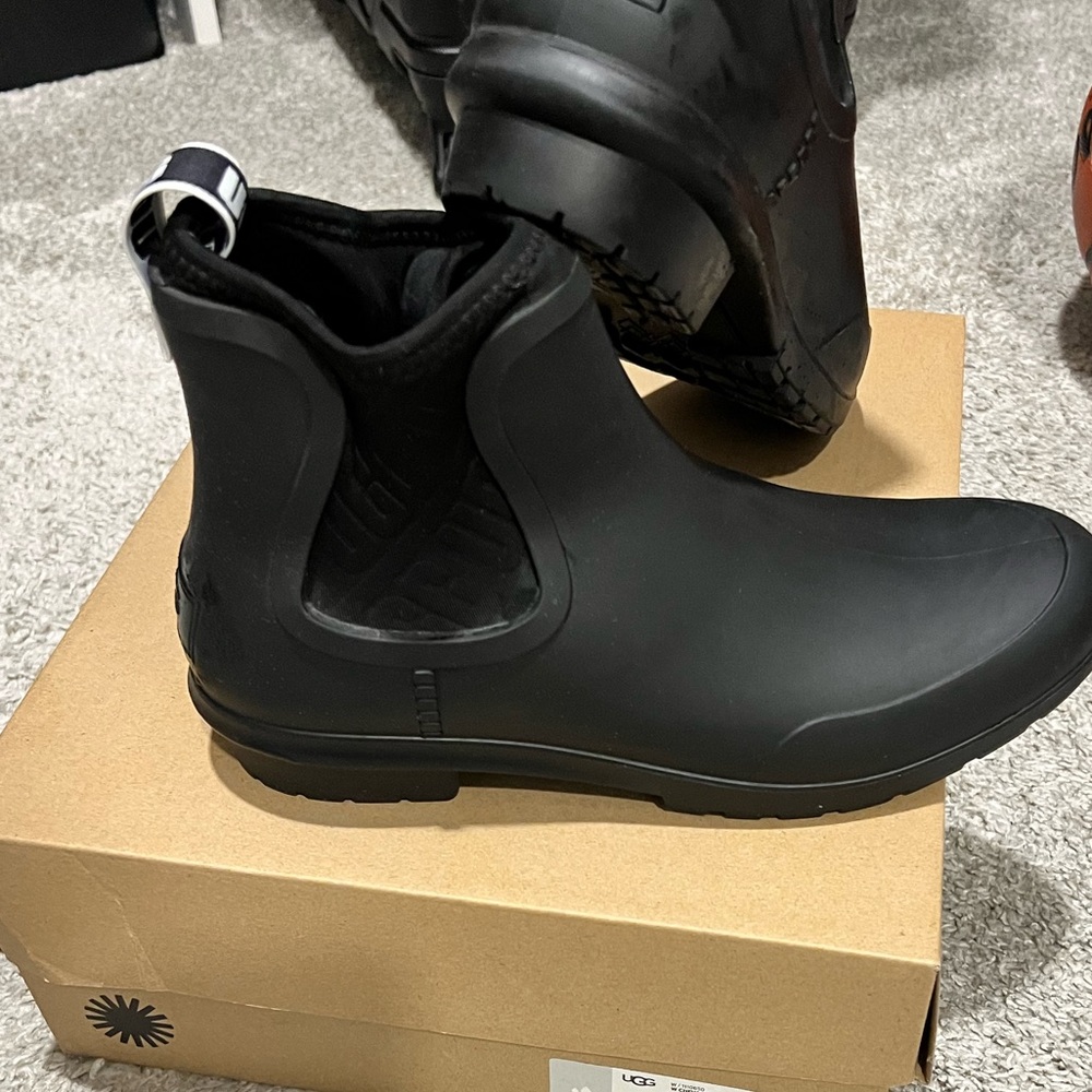 Ugg RainBoots size 9 women’s